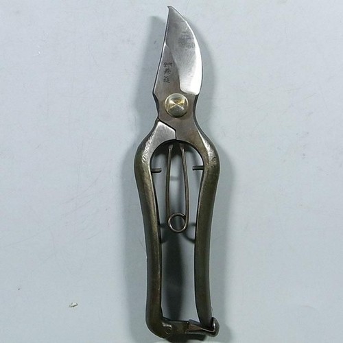 Kaneshin hand forged pruning - hand,